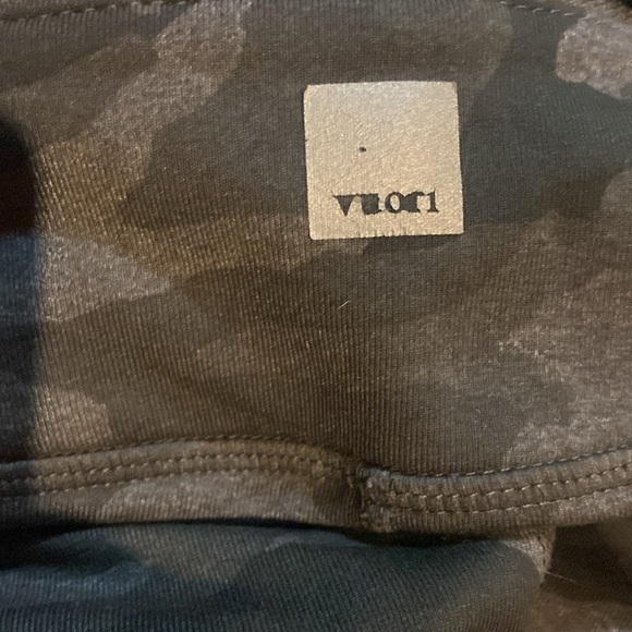 Vuori Women’s Stride 7/8 Legging in Oregano Green Camo Size S - Picture 5 of 6